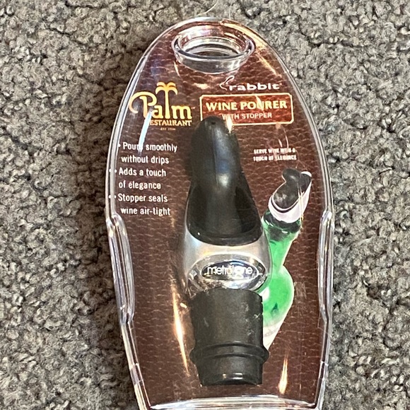 The Palm Restaurant Rabbit Wine Pourer Aerating - Picture 1 of 2